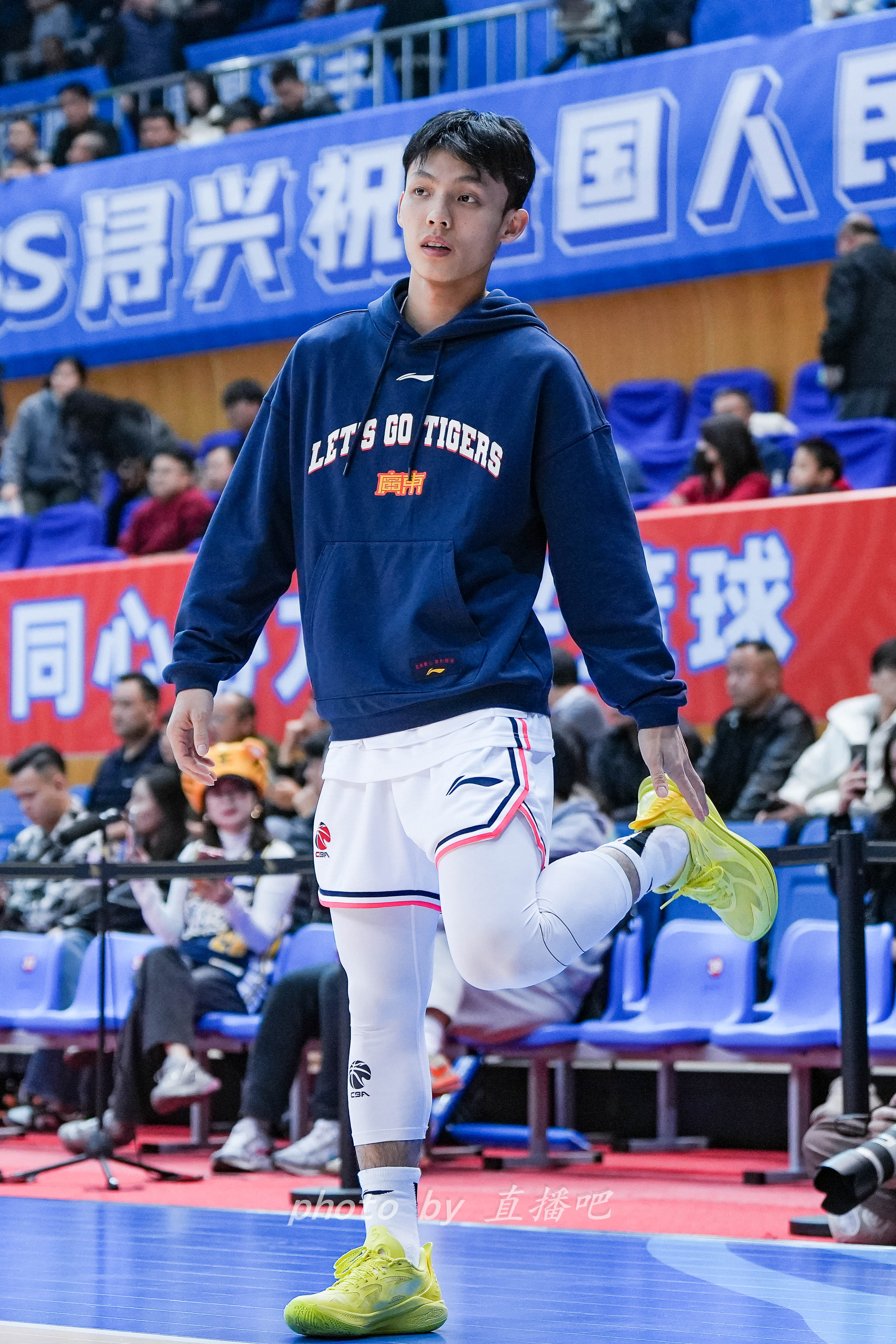 “控球中鋒”！徐杰這身體素質有億點東西