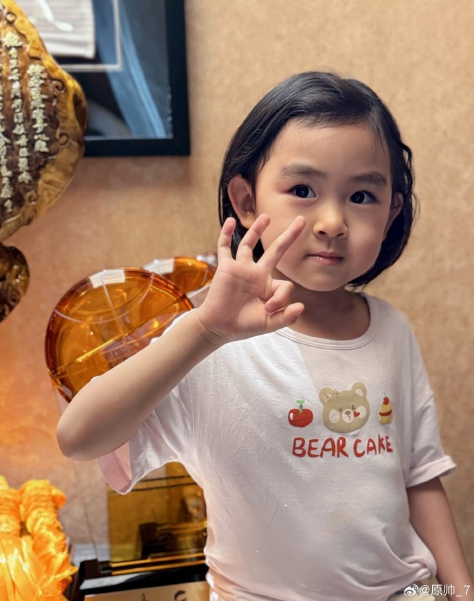 三分大賽三冠王！原帥曬三冠獎(jiǎng)杯：完成了女兒給安排的任務(wù)！