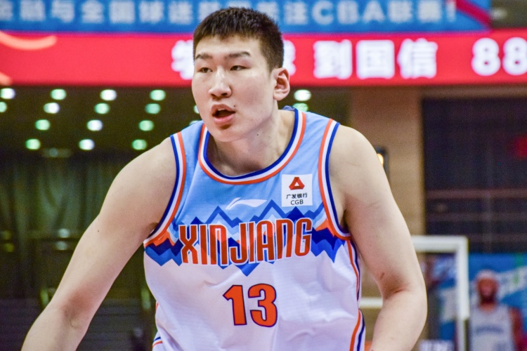 拼搶積極但手感不佳！李炎哲半場8中2&罰球6中4拿8分 搶4個前場板